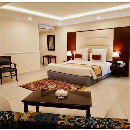 Hotel New Mid City Multan Dış mekan fotoğraf