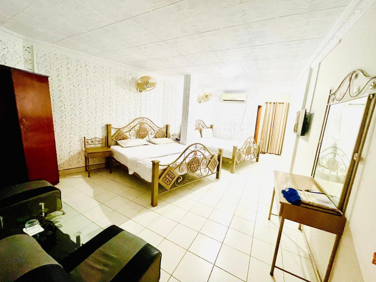 Hotel New Mid City Multan Dış mekan fotoğraf