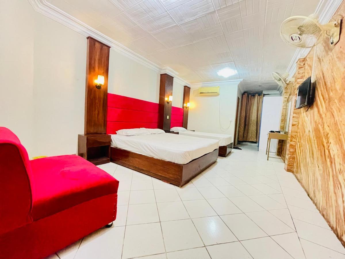 Hotel New Mid City Multan Dış mekan fotoğraf