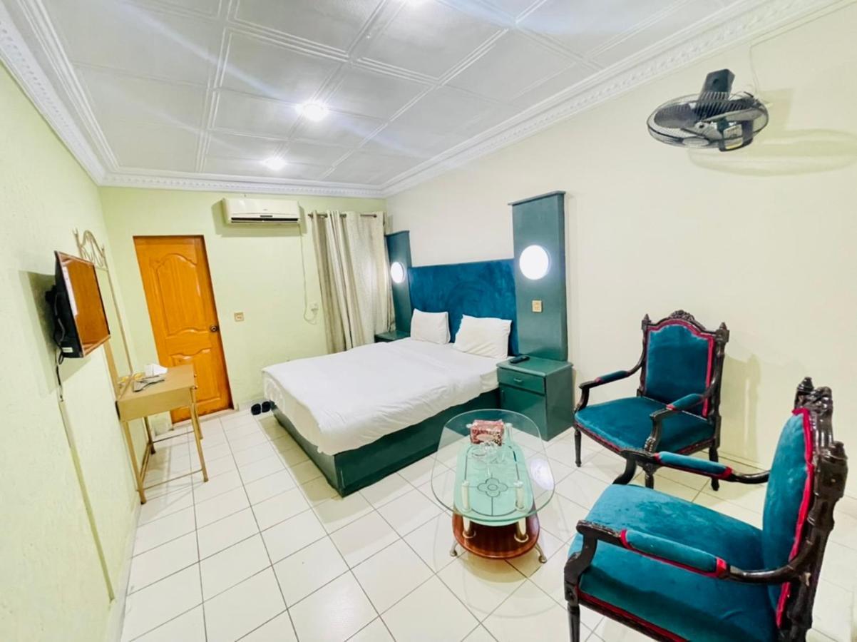 Hotel New Mid City Multan Dış mekan fotoğraf