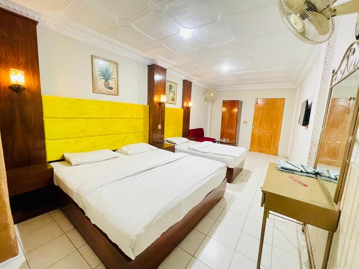 Hotel New Mid City Multan Dış mekan fotoğraf