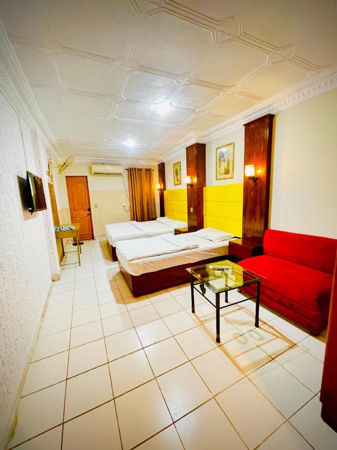 Hotel New Mid City Multan Dış mekan fotoğraf