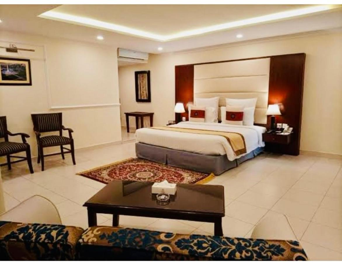 Hotel New Mid City Multan Dış mekan fotoğraf